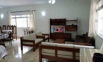 Imagem 3: Casa em Guarujá, 04 dormitórios, localizada a uma quadra da praia