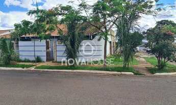 Imagem 3: CASA AMPLA DE ESQUINA, COM BOM ESPAÇO LIVRE