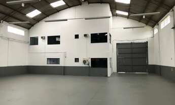 Imagem 2: Galpão às margens da br 101 em tubarão