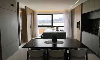 Imagem 3: Linda cobertura com vista livre e permanente para o mar e para as duas pontes de Florianóp