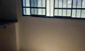 Imagem 3: Aluga se casa com 1 quarto,sala, cozinha conjugada, área de serviço, garagem para moto.