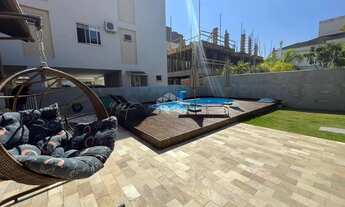 Imagem 2: CASA DE ALTO PADRÃO PRÓXIMA À PRAIA - MOBILIADA E COM PISCINA