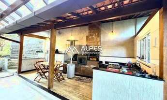 Imagem 2: Imóvel para venda possui 370 metros quadrados com 4 quartos em Panorama - Teresópolis - RJ