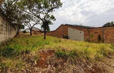 Imagem: Lote para venda possui 405 m²