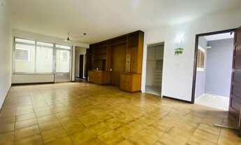 Imagem 3: No centro de Atibaia, você encontra essa maravilhosa casa à venda!! Venha conhecer!