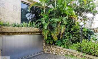 Imagem 2: Marvilhoso Sobrado!! 4 dorms , 5 vagas, ar condicionada , piscina churrasqueira e muito ma