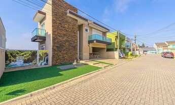 Imagem: Em condomínio com 03 suítes, 05 banheiros