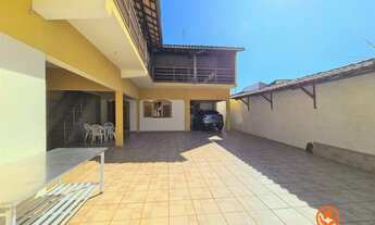 Imagem 2: Casa-com-habite-se-5-quartos-8-vagas-sacada-terraço-espaço-gourmet-churrasqueira-para-Vend