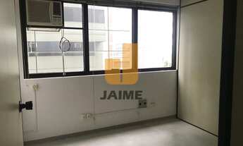 Imagem 2: Conjunto comercial com 3 salas 1 vaga sendo que as 3 salas tem divisórias e 3 ar- condicio