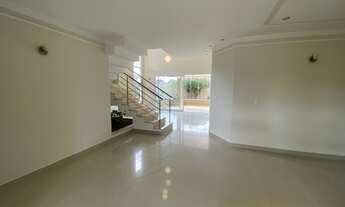 Imagem 6: Casa de condomínio sobrado para venda tem 330 metros quadrados com 5 quartos