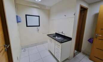 Imagem 2: Sala comercial vazia armários , ar Split, cozinha e banheiro privativos