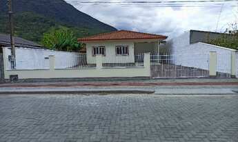 Imagem 2: Alugo Casa com 3 Quartos Com Pátio Na Praia de Fora