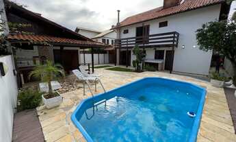 Imagem 2: Casa para aluguel e venda com 300 metros quadrados com 5 quartos.