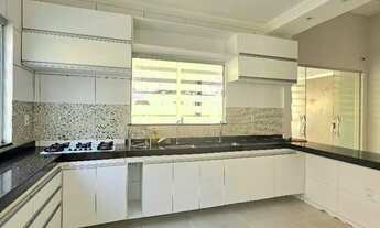 Imagem 3: Bacelar Imóveis vende casa térrea, 3 suítes, no Jardim Espanha, Parque Verde