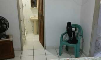 Imagem: Apto e flets pequenos há 100 mts da praia