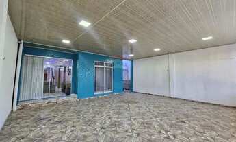 Imagem: Casa à venda com 3 quartos, sendo 1 suíte