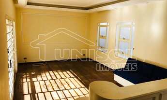 Imagem 4: A Unisol Imóveis Aluga casa com três dormitórios sendo uma suíte e três salas próximo ao