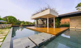 Imagem 2: Casa em condomínio terreno 6.328,86m², piscina e lago ornamental