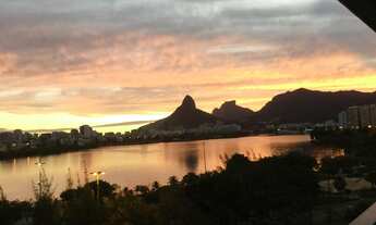 Imagem 4: Apartamento para venda possui 210 metros quadrados com 3 quartos em Lagoa - Rio de Janeiro