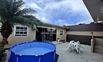 Imagem: Casa à venda no Centro de Imbituba em terreno