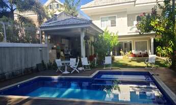 Imagem 2: Casa de condomínio para venda possui 450 metros quadrados com 6 quartos