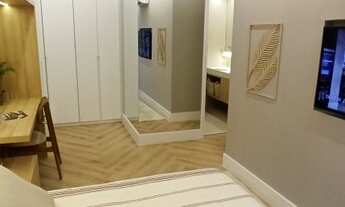 Imagem 7: O apartamento no bairro Barra da Tijuca possui 82 metros quadrados com 2 quartos sendo 1 s