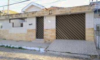 Imagem: Casa com 5 quatros por trás da FAFICA no