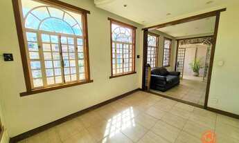 Imagem 7: Casa-com-habite-se-520m²-espaço-gourmet-quinta-4quartos-4vagas-varanda-para-Venda-em-Caste