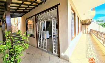 Imagem 3: Casa-com-habite-se-520m²-espaço-gourmet-quinta-4quartos-4vagas-varanda-para-Venda-em-Caste