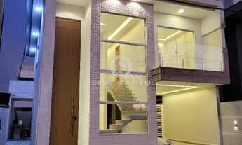 Imagem: Cidade Jardim. Casa duplex porta ACM 5 metros