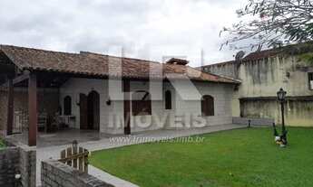 Imagem: Casa com 2 quartos e quintal amplo em rua