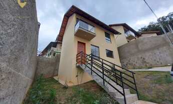 Imagem: Casa com 02 quartos e vaga de estacionamento