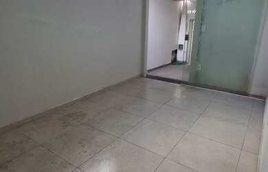 Imagem 4: Casa de frente com 2 quartos, 1 banheiro, Sala, Cozinha, área de serviço e garagem