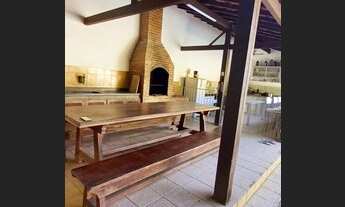 Imagem 4: Casa com 6 Quartos e Campo de Futebol