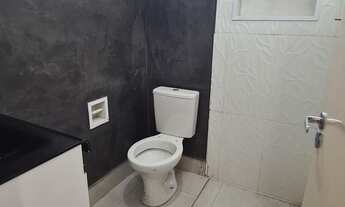 Imagem: Casa de frente com 2 quartos, 1 banheiro