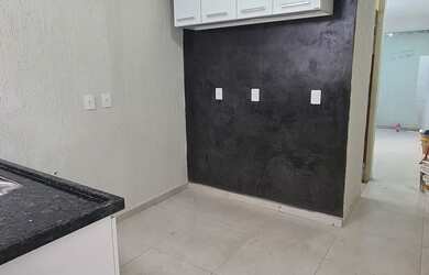 Imagem 2: Casa de frente com 2 quartos, 1 banheiro, Sala, Cozinha, área de serviço e garagem