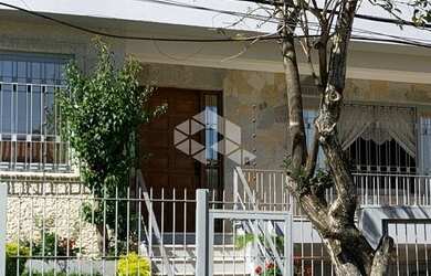 Imagem 3: Casa com 224 m², 6 dormitórios e 2 vagas localizada no bairro Vila Ipiranga - Porto Alegr