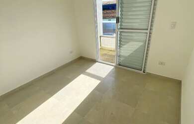 Imagem 6: Sobreposta Alta com 2 Dormitórios em Condomínio na Vila Tupi, Primeira Casa com Sacada