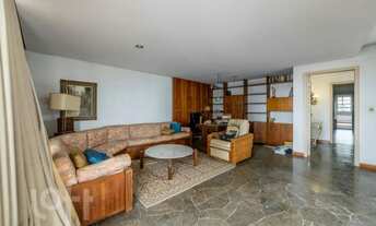 Imagem 5: Imóvel para venda possui 478 metros quadrados com 4 quartos em Rio Branco - Porto Alegre