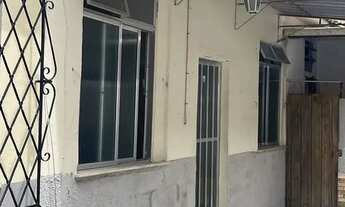 Imagem: CASA A POUCOS METROS DA ESTAÇÃO DE METRÔ