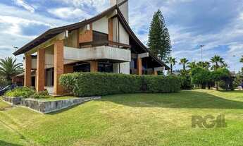 Imagem 2: Icônica Casa para comprar a poucos metros do mar em Atlântida