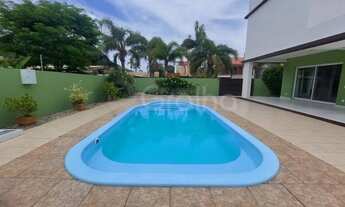 Imagem 2: Casa com 4 suítes na praia da Armação