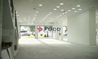 Imagem 4: Ponto Comercial, com 300 metros de salão plano, mezanino 80 metros,2 banheiros