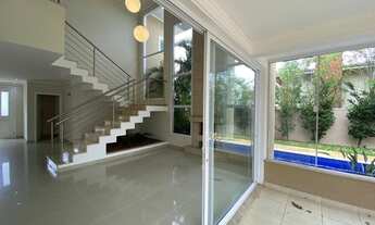 Imagem 7: Casa de condomínio sobrado para venda tem 330 metros quadrados com 5 quartos