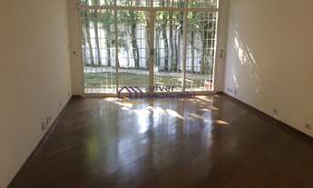 Imagem 6: Linda casa em rua fechada com piscina e quadra de squash e sauna