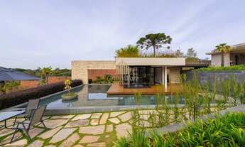 Imagem 3: Casa em condomínio terreno 6.328,86m², piscina e lago ornamental