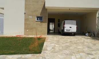 Imagem 2: Casa de condomínio térrea para venda possui 280 metros quadrados com 3 quartos