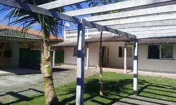 Imagem: Casa em Itaipuaçu em rua fechada com portão