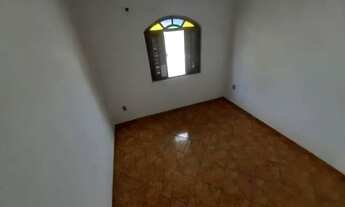 Imagem 3: Casa com Amplo Quintal - terreno de 360 m² - Próximo a Comércios do Bairro