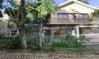 Imagem 2: Casa em Porto Alegre, no bairro Jardim Isabel, com 5 dormitório(s), e 5 banheiro